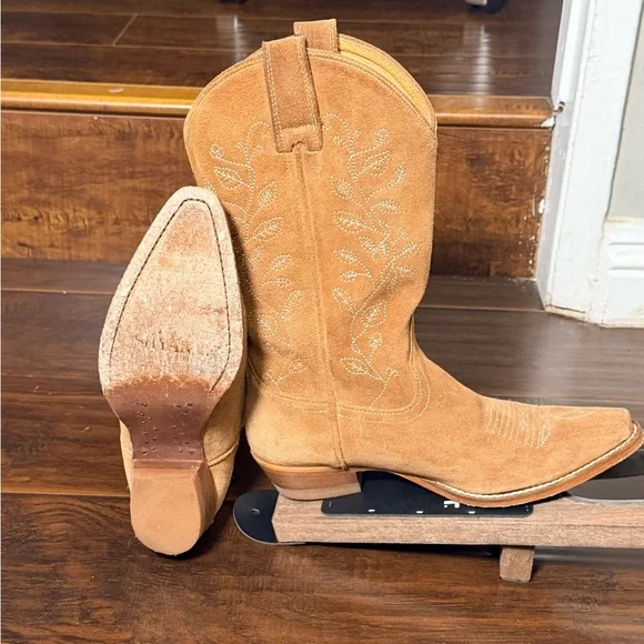 Shyanne Embroidered Woman Tan Cowboy Boots - Picture 2 of 7